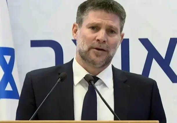 Radio Jai:Smotrich adopta postura rabínica ante ley de conscripción jaredí