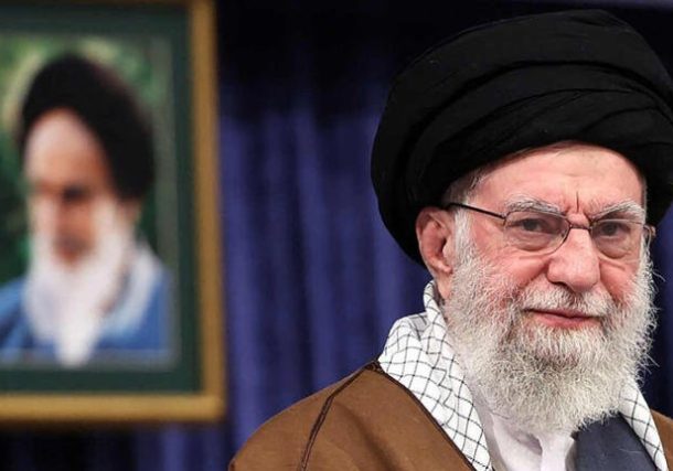 Radio Jai-Khamenei cae como el Sha