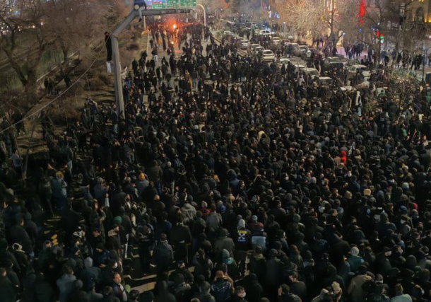 Radio Jai-IRÁN – Protestas y presión externa: analistas israelíes piden cautela