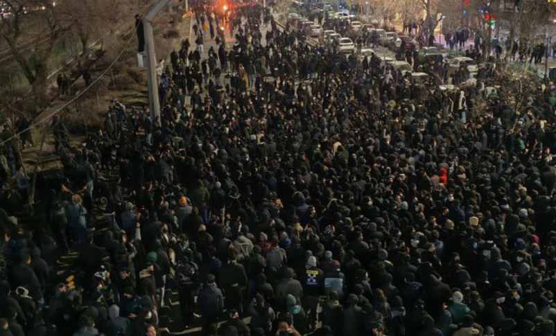 Radio Jai-IRÁN – Protestas y presión externa: analistas israelíes piden cautela