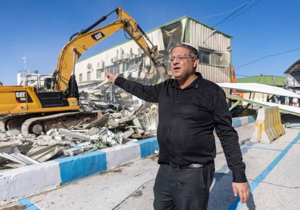 Radio Jai-Israel inicia la demolición de la sede de la UNRWA en Jerusalem