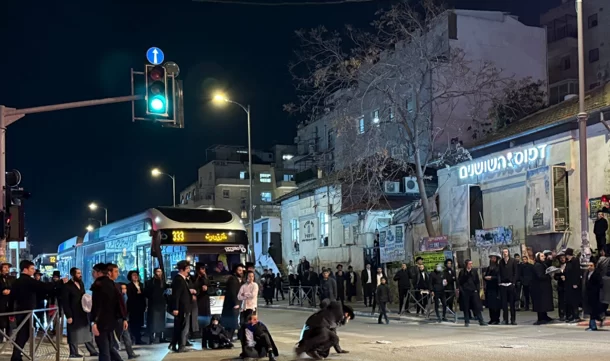 Radio Jai: Cientos de ultraortodoxos protestan en Jerusalén por la exigencia de cirugías para niños pequeños