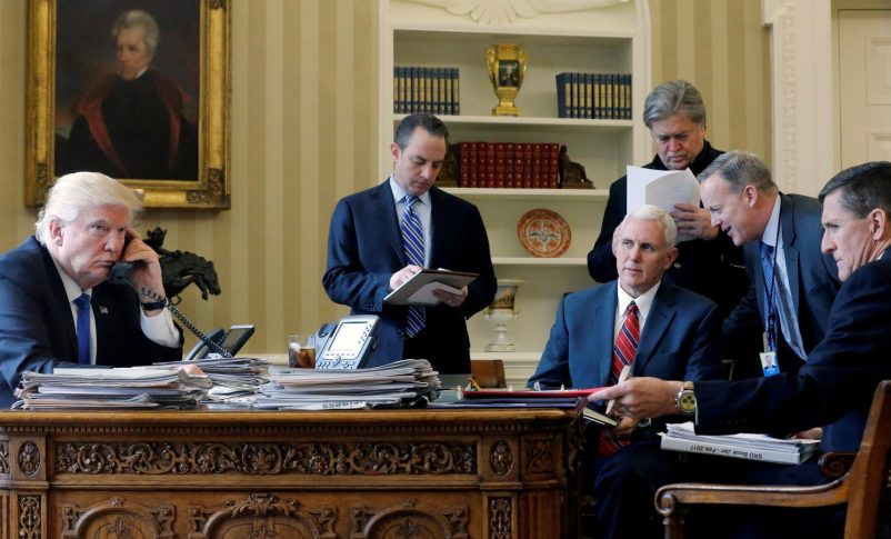 Radio Jai. Trump se reúne con los principales asesores de Irán a medida que crece la amenaza de guerra