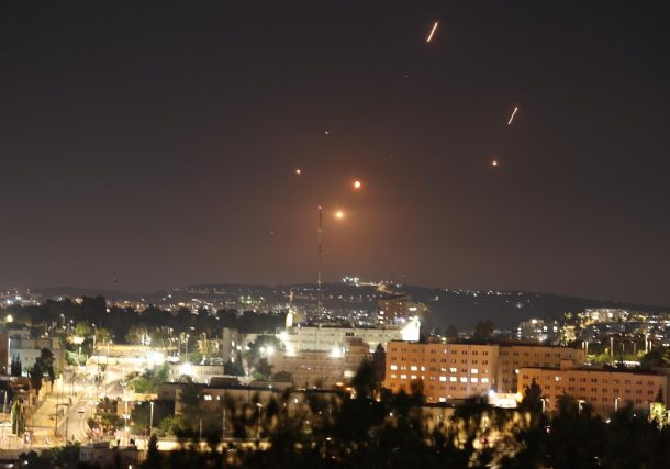 Radio Jai: CNN: Israel se prepara para posibles ataques "significativos" de Irán y Hezbolá esta noche - FDI: No hay cambios en las directrices