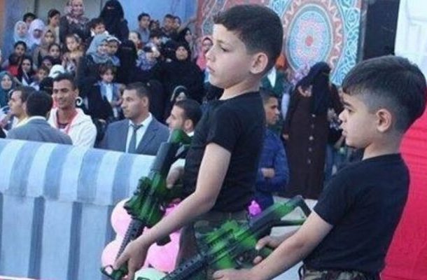 Radio Jai-Irán reduce la edad mínima para los roles militares a 12 años, lo que provoca protestas por el uso de niños soldados