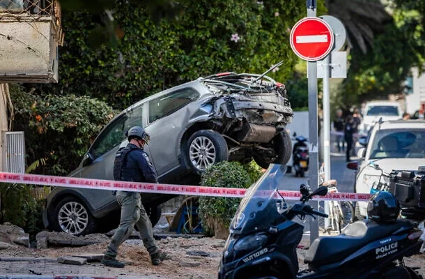 Radio Jai: 6 heridos por metralla, 1 grave, mientras Irán dispara un presunto misil de ojiva de racimo contra Israel
