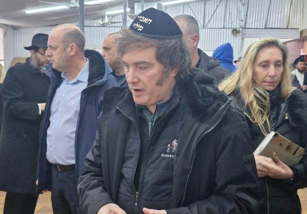 Radio Jai: El presidente de Argentina, Javier Milei, visita el Ohel del Rebbe de Lubavitch en Nueva York