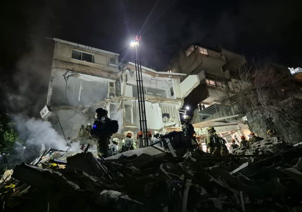 Radio Jai: Un misil balístico iraní golpeó un edificio residencial de 7 pisos