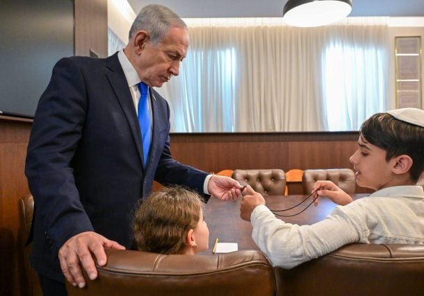 Radio Jai: El PM Netanyahu se reunió hoy con viudas y huérfanos de la Organización de Viudas y Huérfanos del FDI