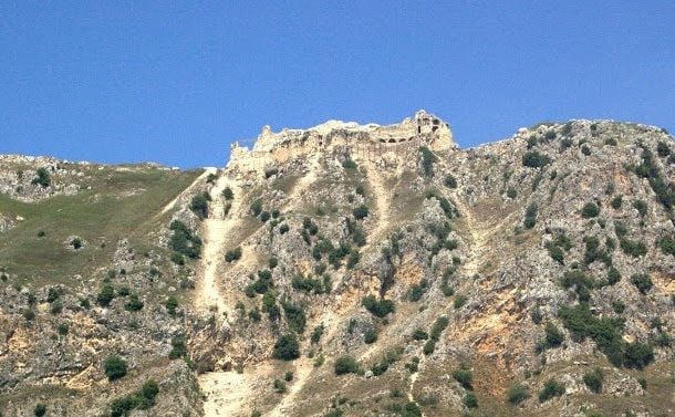 Radio Jai-Del umbral al error estratégico: La guerra del alto el fuego