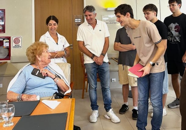Radio Jai-Jóvenes de ORT acercan innovación al mundo de los adultos mayores junto a Fundación Ledor Vador