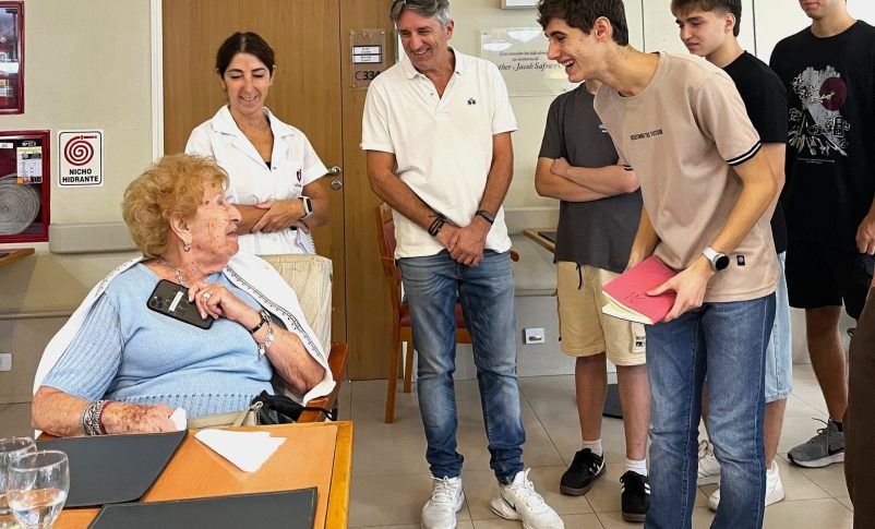Radio Jai-Jóvenes de ORT acercan innovación al mundo de los adultos mayores junto a Fundación Ledor Vador
