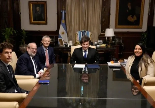 Radio Jai-El enviado estadounidense contra el antisemitismo califica a Milei, de Argentina, como 'modelo para el mundo'