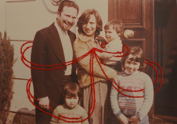 Radio Jai-AMIA 32 años: Nueva muestra con fotografías bordadas de las víctimas