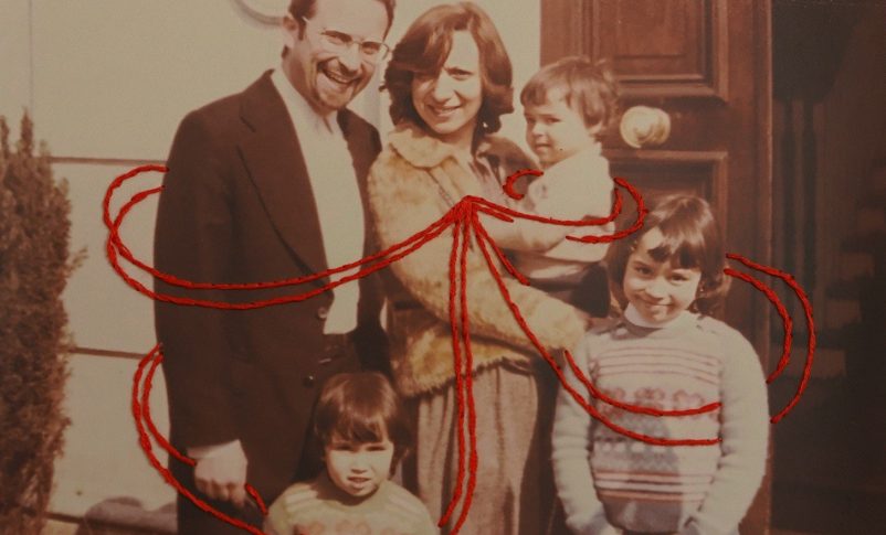 Radio Jai-AMIA 32 años: Nueva muestra con fotografías bordadas de las víctimas