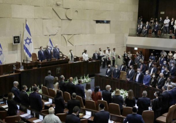 Radio Jai-La Knesset aprueba la Ley Básica que consagra el estudio de la Torá como valor fundamental del Estado