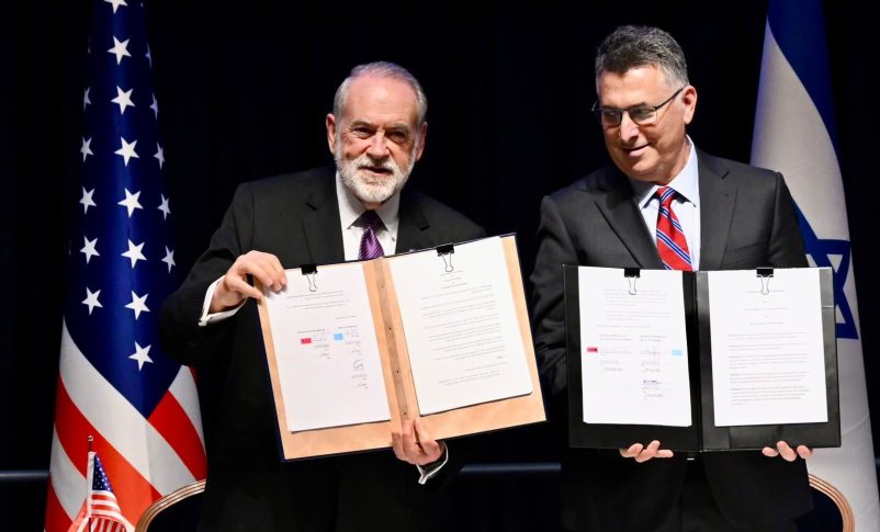 Radio Jai-La firma de la nueva embajada estadounidense y el eje contra Irán